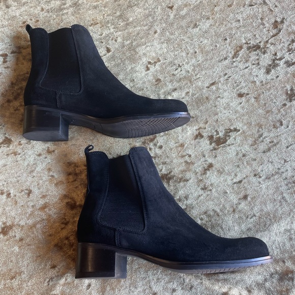 La CANADIENNE - Black Suede Boots - 8.5 - Picture 8 of 11